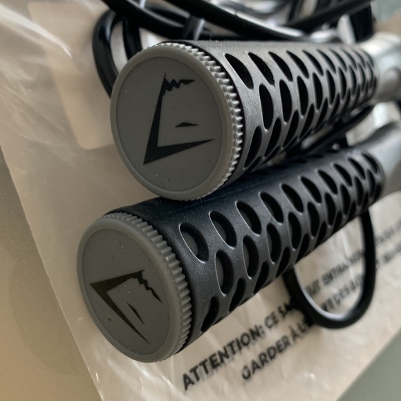 BNWT GYMSHARK Limited Edition Jumping Rope Gym Equipment  Black Grey SOLD OUT - Picture 1 of 5